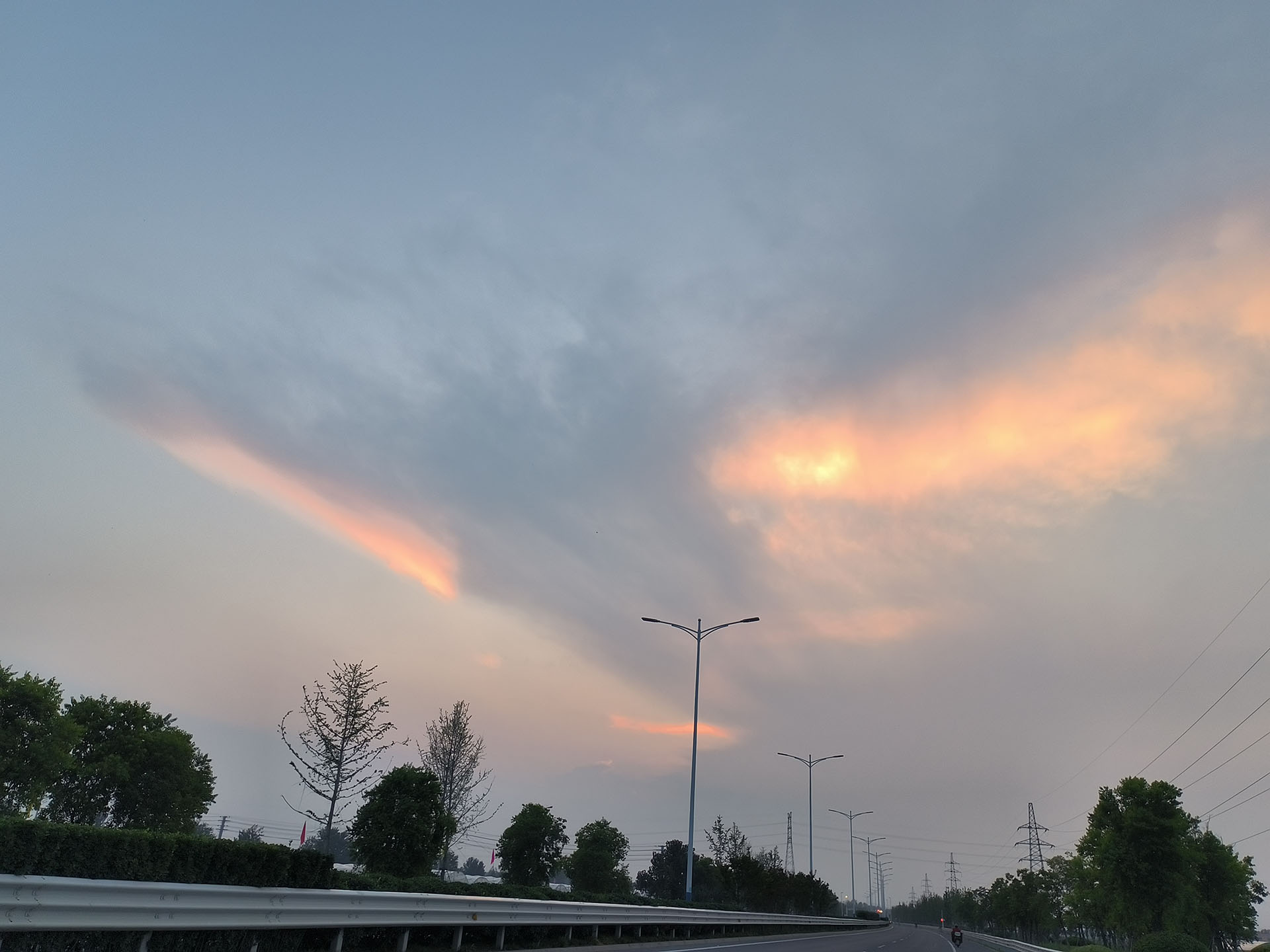  “龙战于野，其血玄黄”映于天象是什么样？